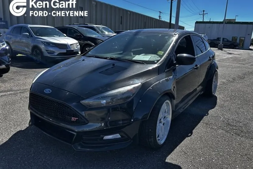 2017 Ford Focus ST photo 1