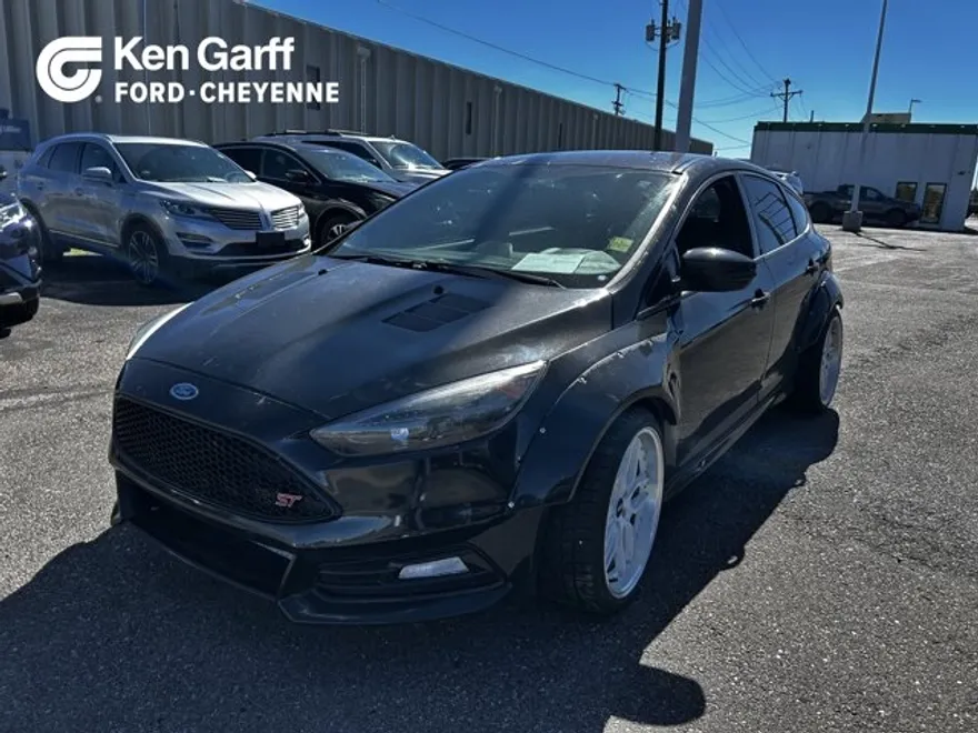 2017 Ford Focus ST photo 1