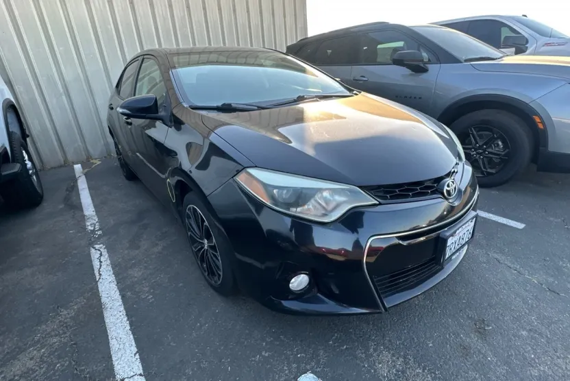 2016 Toyota Corolla L photo 1
