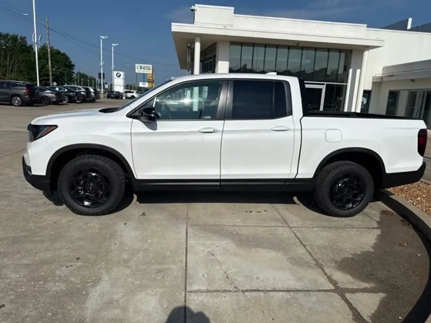 2025 Honda Ridgeline TrailSport photo 1