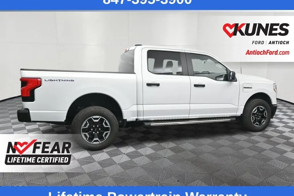 2023 Ford F-150 Lightning photo 1