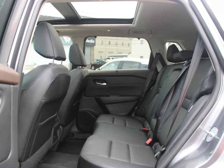 2022 Nissan Rogue SV photo 1