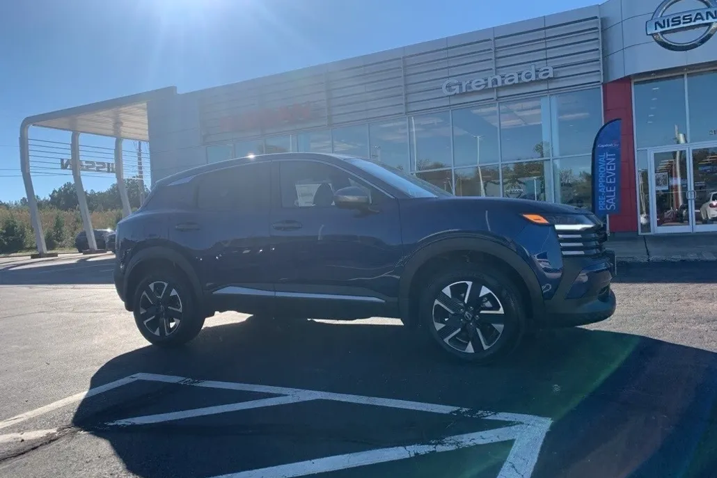 2025 Nissan Kicks SV photo 1