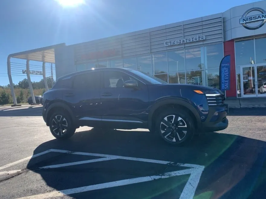 2025 Nissan Kicks SV photo 1