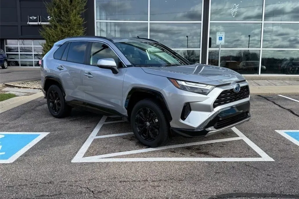 2023 Toyota RAV4 Hybrid SE photo 1