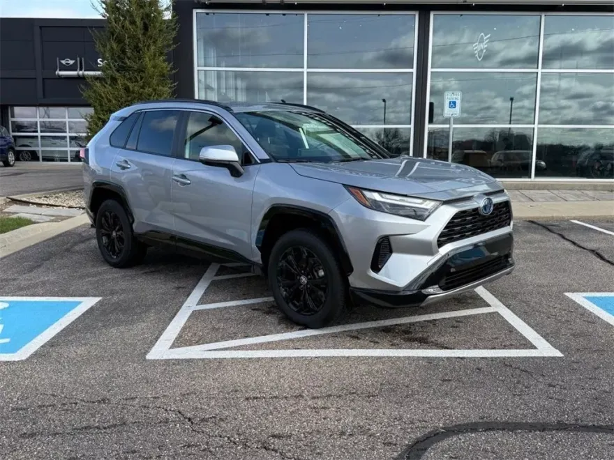 2023 Toyota RAV4 Hybrid SE photo 1