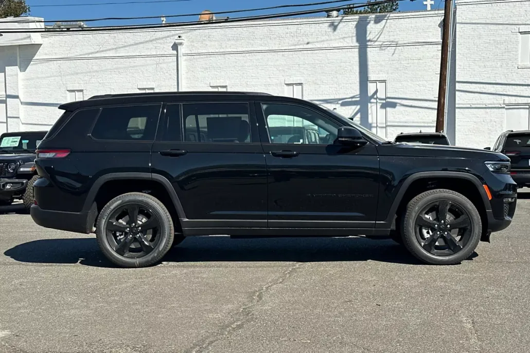 2025 Jeep Grand Cherokee Limited photo 1