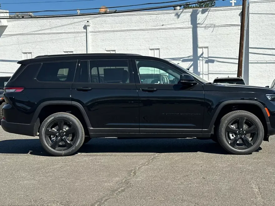 2025 Jeep Grand Cherokee Limited photo 1