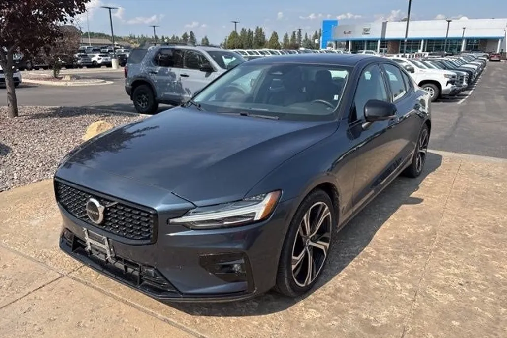 2024 Volvo S60 B5 Plus photo 1