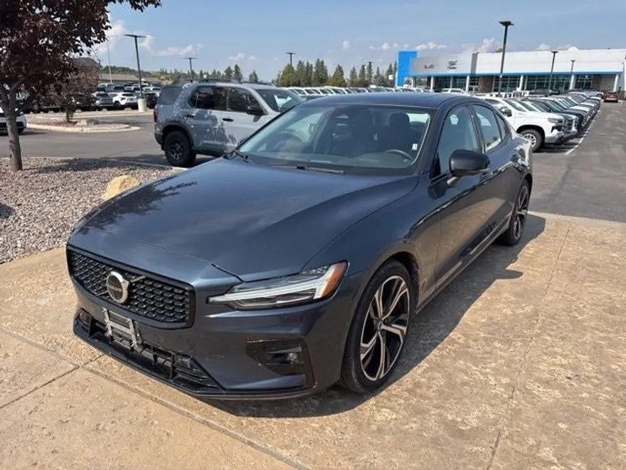 2024 Volvo S60 B5 Plus photo 1