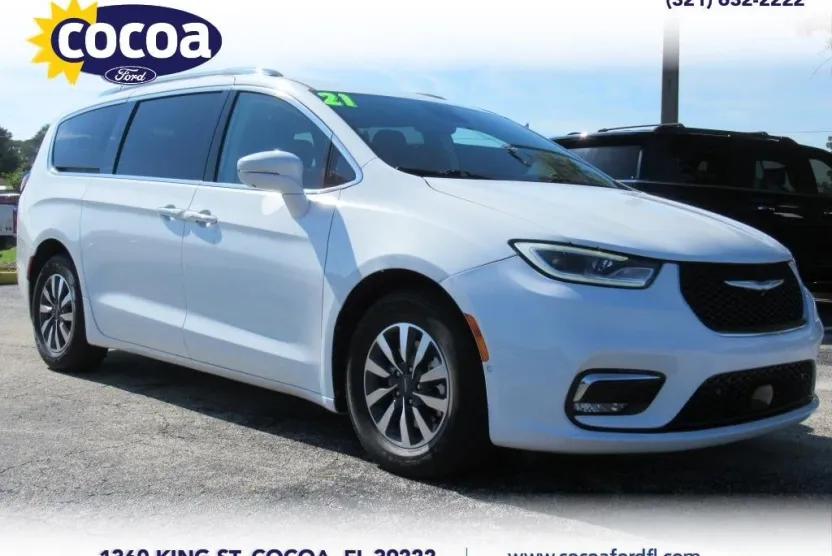 2021 Chrysler Pacifica Hybrid Touring L photo 1