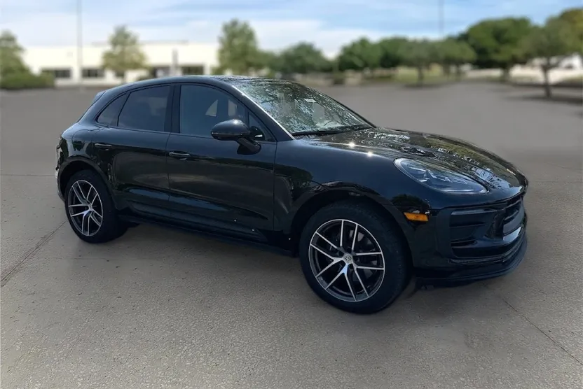 2023 Porsche Macan T photo 1