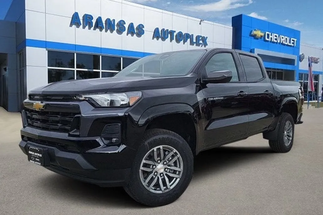 2024 Chevrolet Colorado LT photo 1