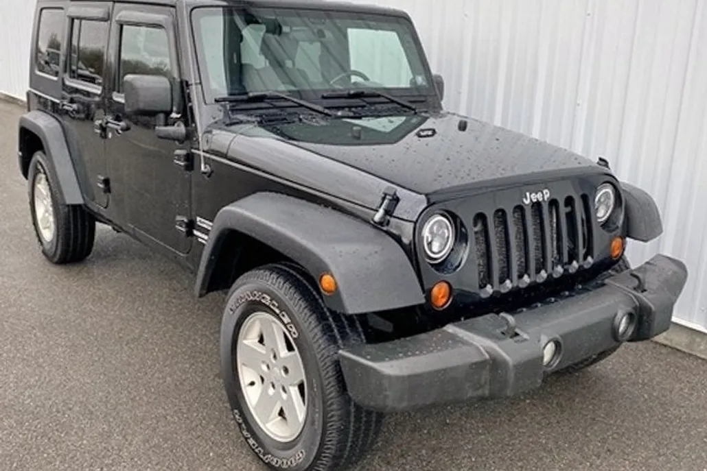 2010 Jeep Wrangler Unlimited Sport photo 1