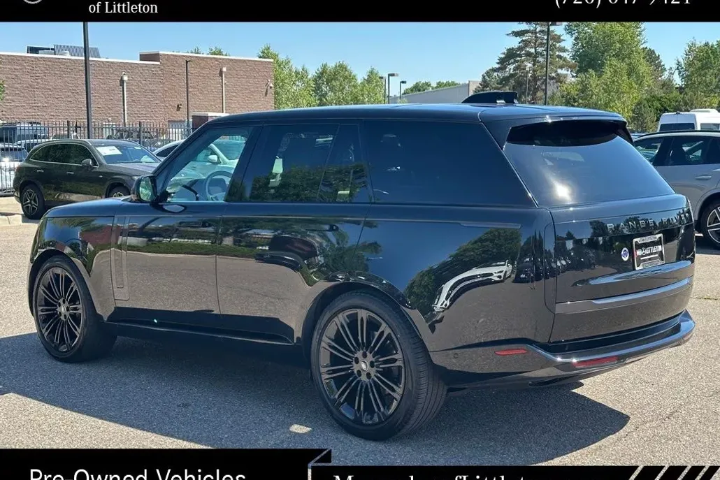 2024 Land Rover Range Rover SE photo 1