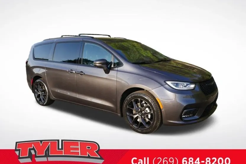 2022 Chrysler Pacifica Limited photo 1