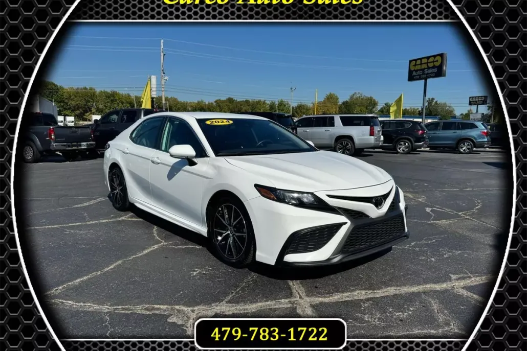 2024 Toyota Camry SE photo 1