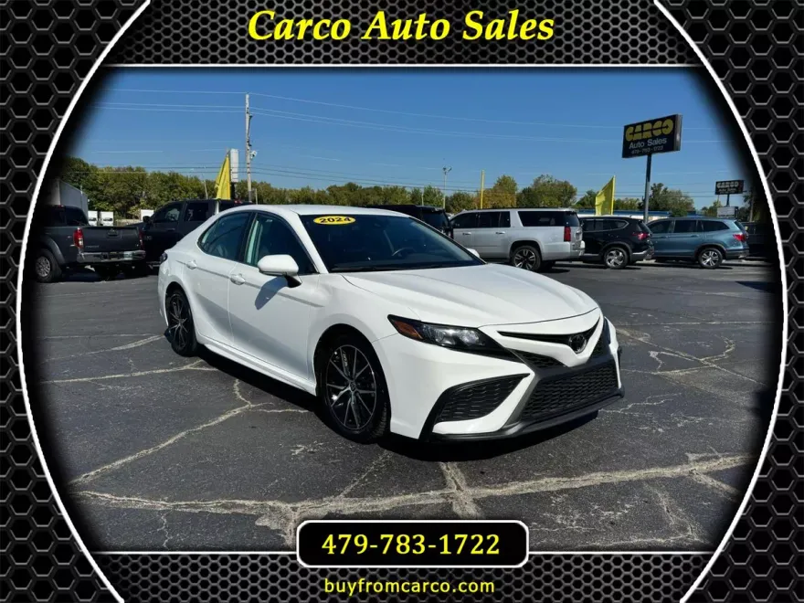 2024 Toyota Camry SE photo 1