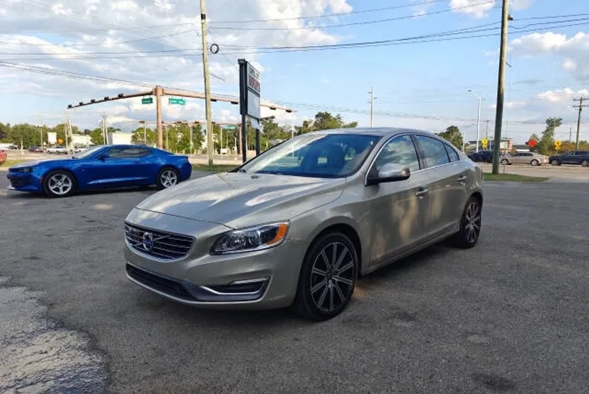 2017 Volvo S60 T5 Inscription Platinum photo 1