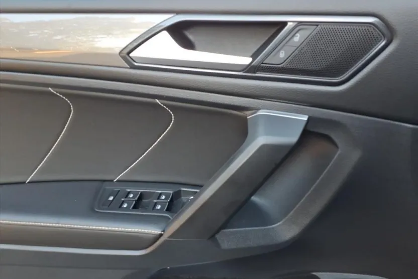 2022 Volkswagen Tiguan SE photo 1