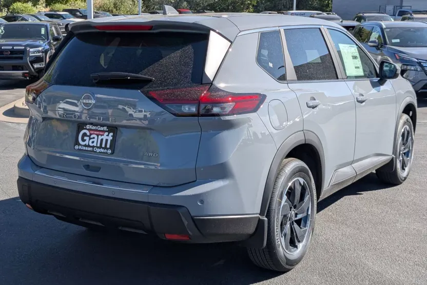 2026 Nissan Rogue SV photo 1