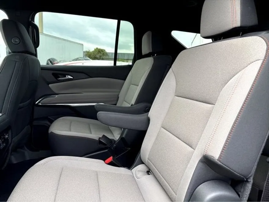 2025 Chevrolet Traverse photo 1