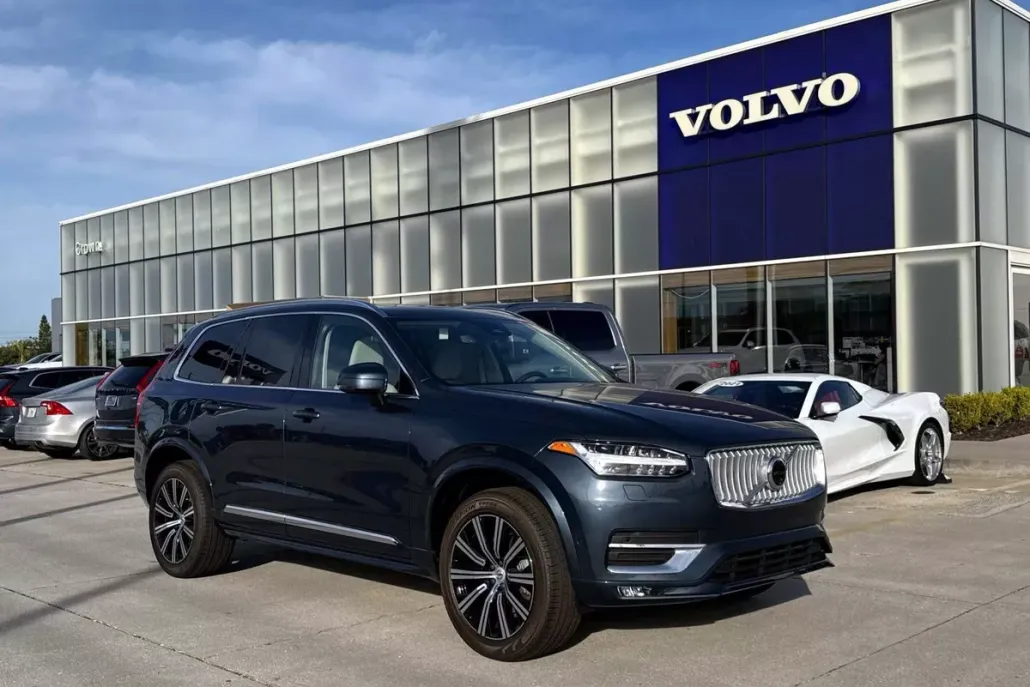 2025 Volvo XC90 Plus photo 1