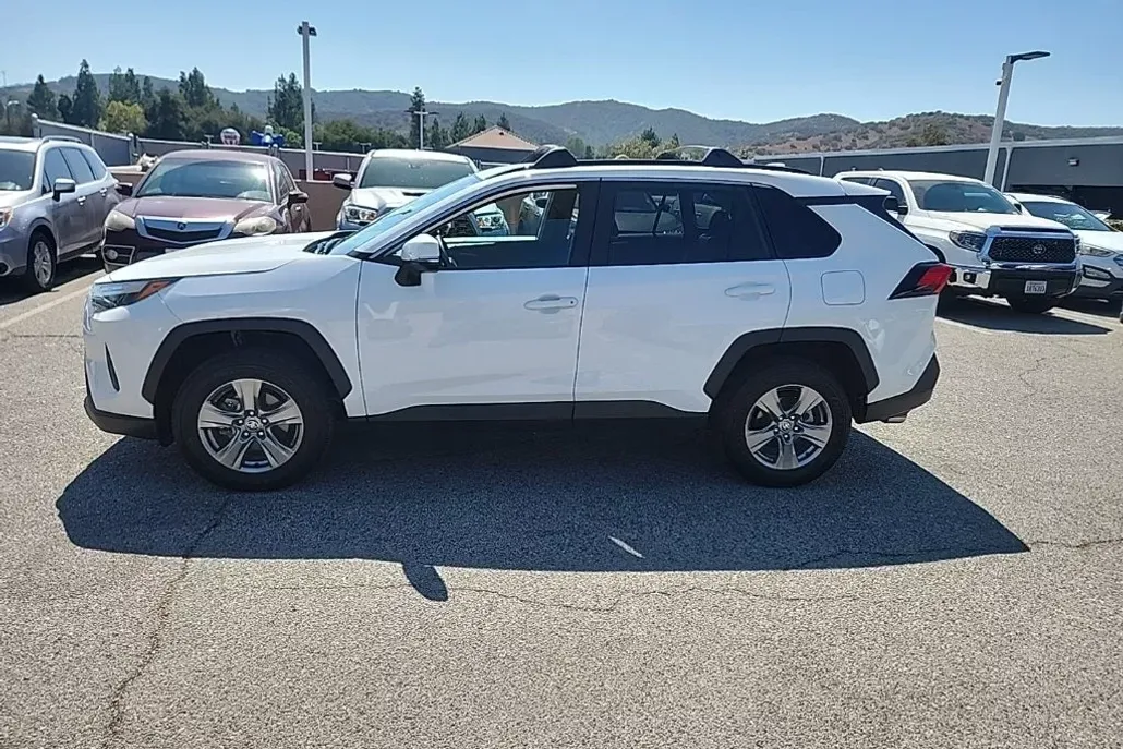 2024 Toyota RAV4 XLE photo 1