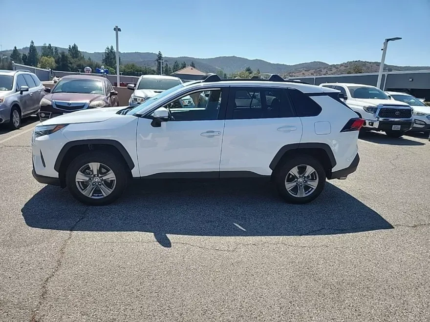 2024 Toyota RAV4 XLE photo 1