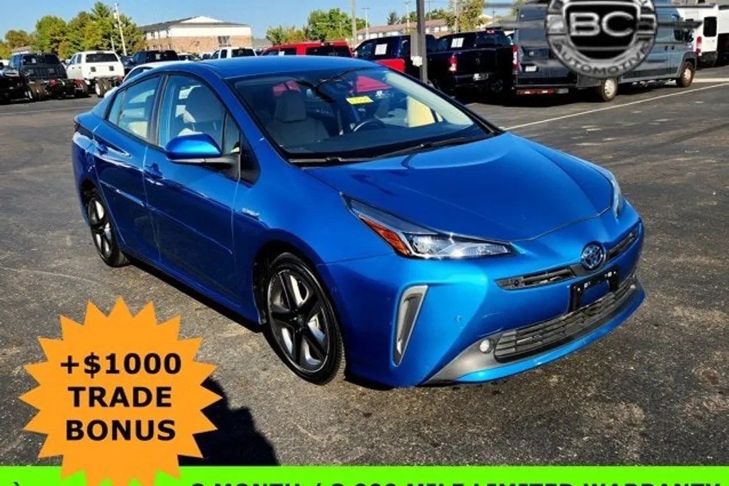 2022 Toyota Prius LE photo 1