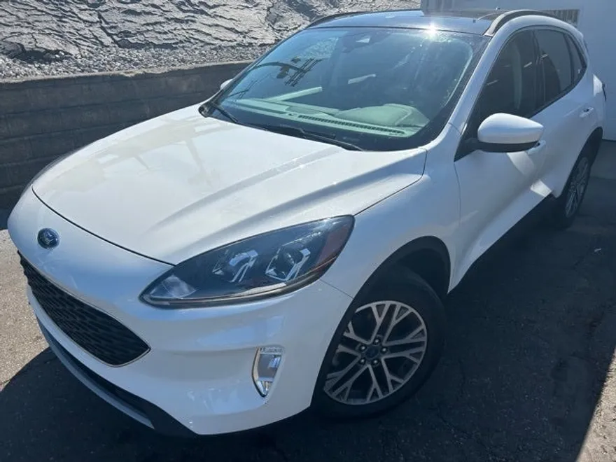 2022 Ford Escape SEL photo 1