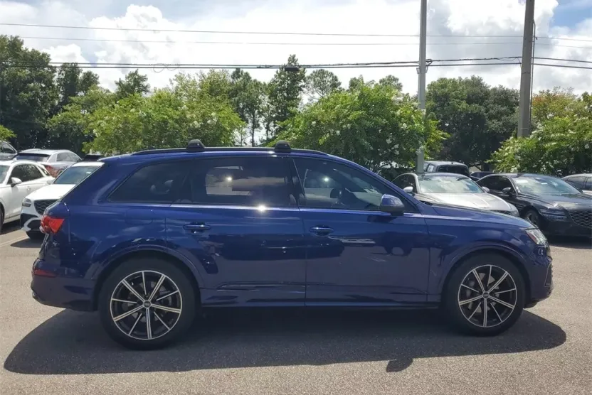 2021 Audi Q7 55 Prestige photo 1