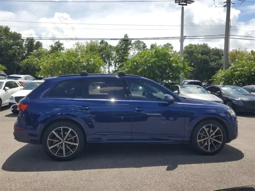 2021 Audi Q7 55 Prestige photo 1