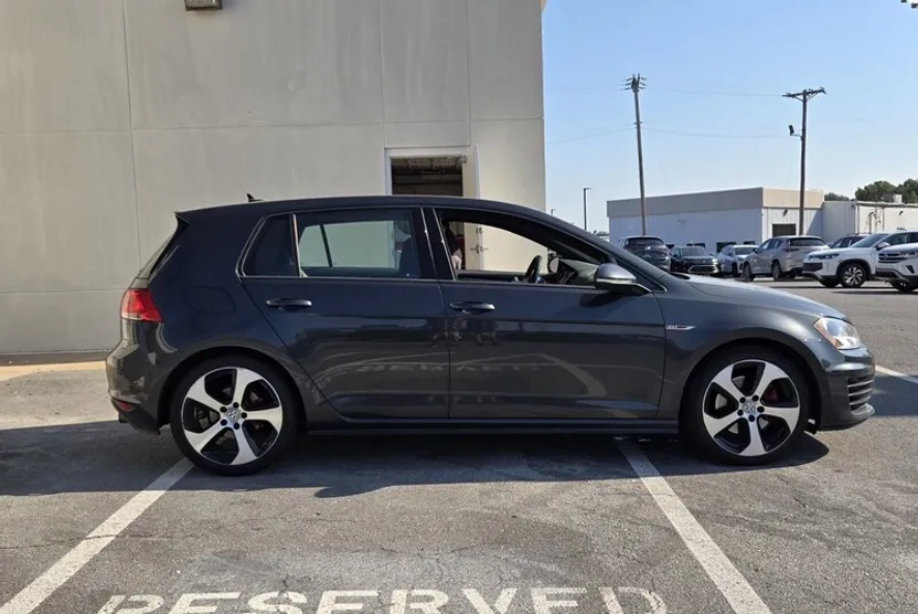 2017 Volkswagen Golf GTI S photo 1