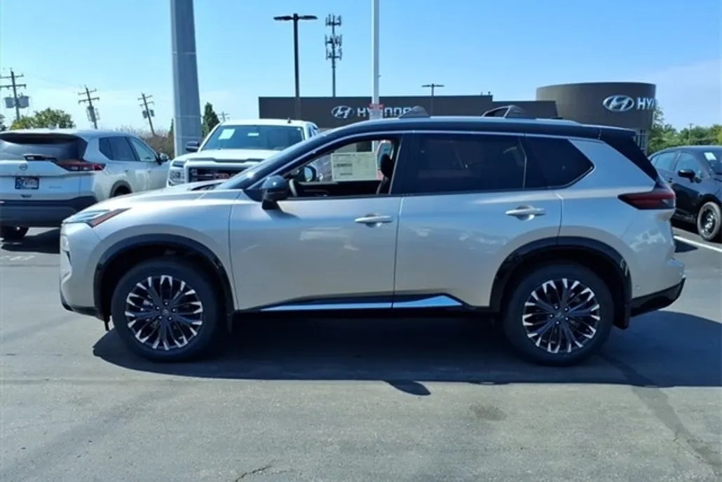 2026 Nissan Rogue Platinum photo 1