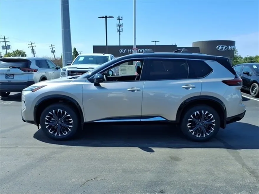 2026 Nissan Rogue Platinum photo 1