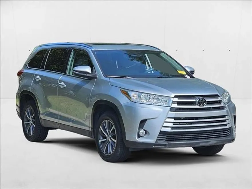2019 Toyota Highlander XLE Sport photo 1