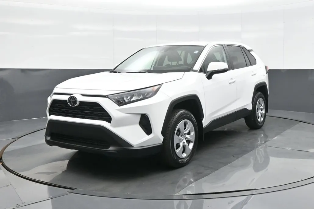 2022 Toyota RAV4 LE photo 1
