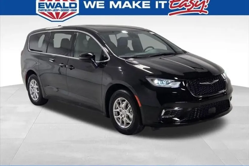 2026 Chrysler Pacifica photo 1