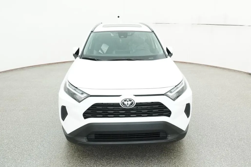 2025 Toyota RAV4 XLE photo 1