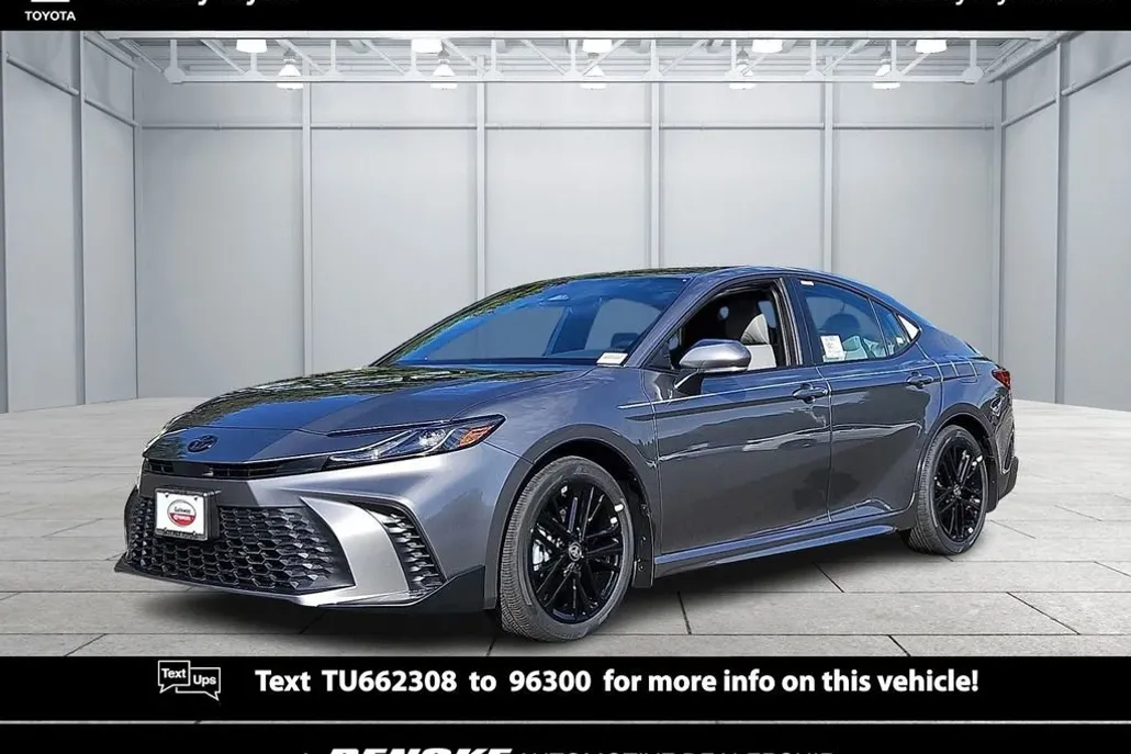 2026 Toyota Camry SE photo 1