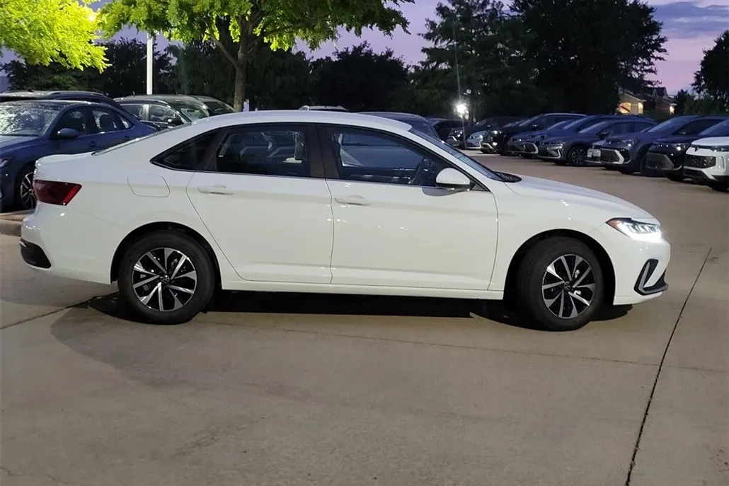 2025 Volkswagen Jetta 1.5T S photo 1
