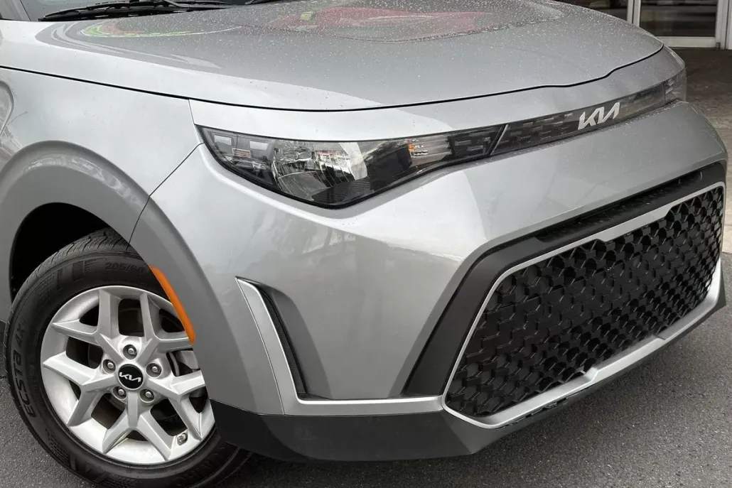 2024 Kia Soul LX photo 1