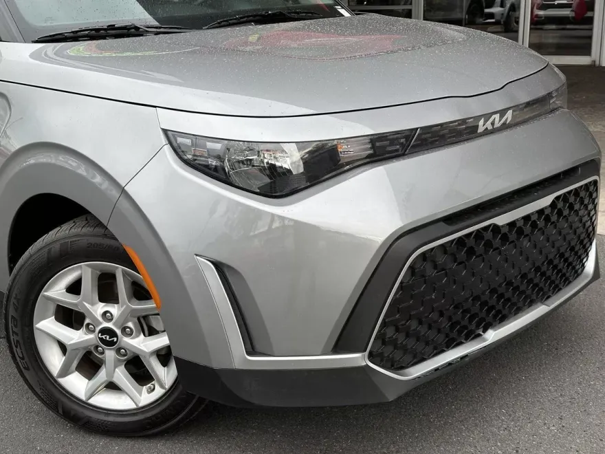 2024 Kia Soul LX photo 1