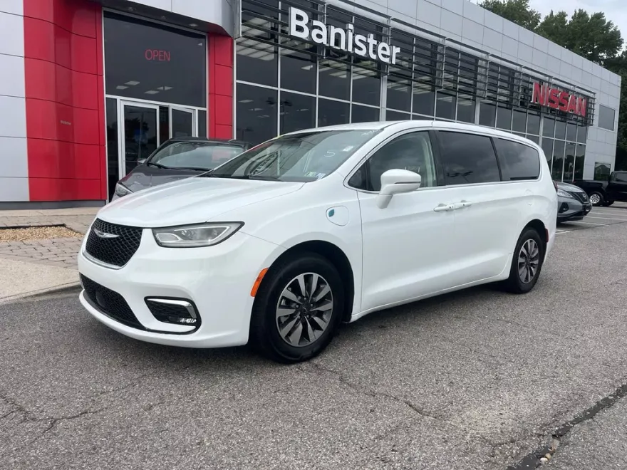 2022 Chrysler Pacifica Hybrid Touring L photo 1