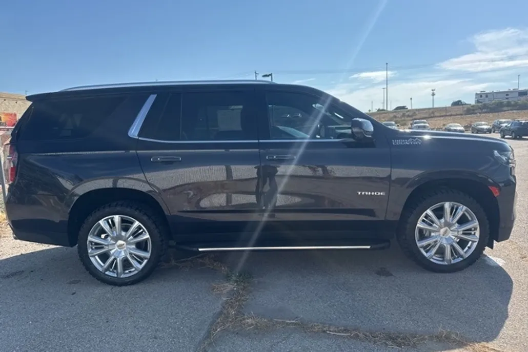 2022 Chevrolet Tahoe High Country photo 1
