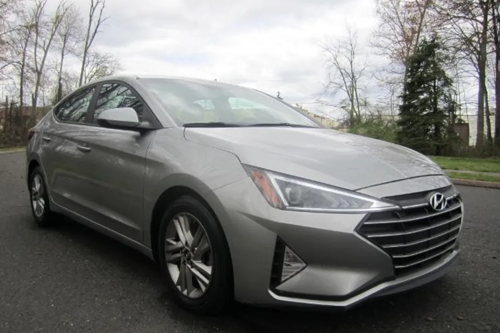 2020 Hyundai Elantra SEL photo 1