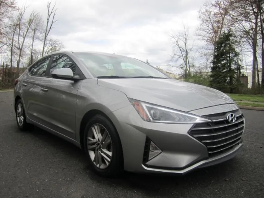 2020 Hyundai Elantra SEL photo 1