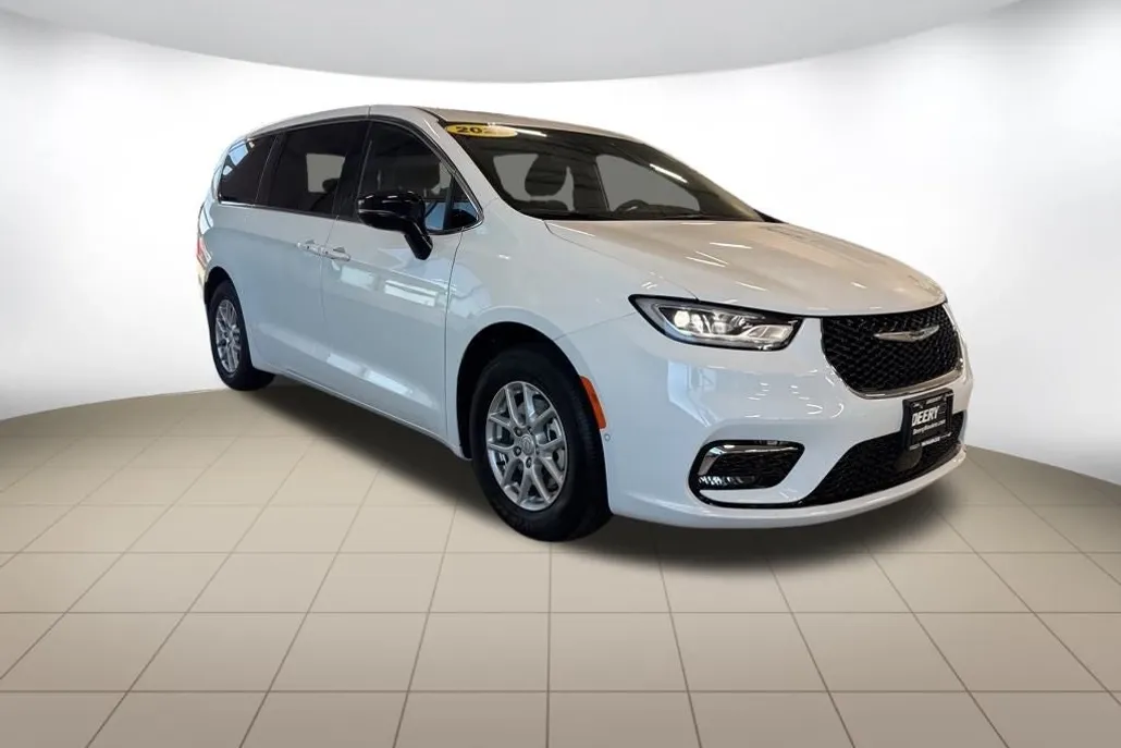 2025 Chrysler Pacifica photo 1