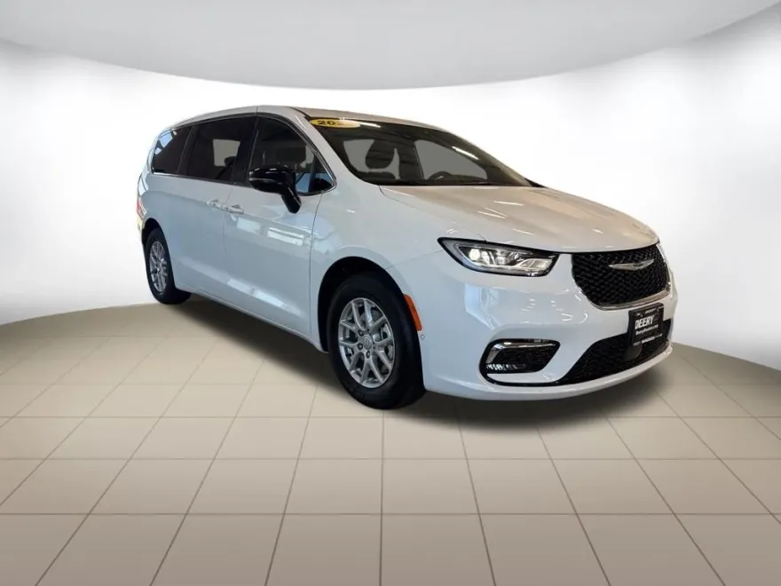2025 Chrysler Pacifica photo 1